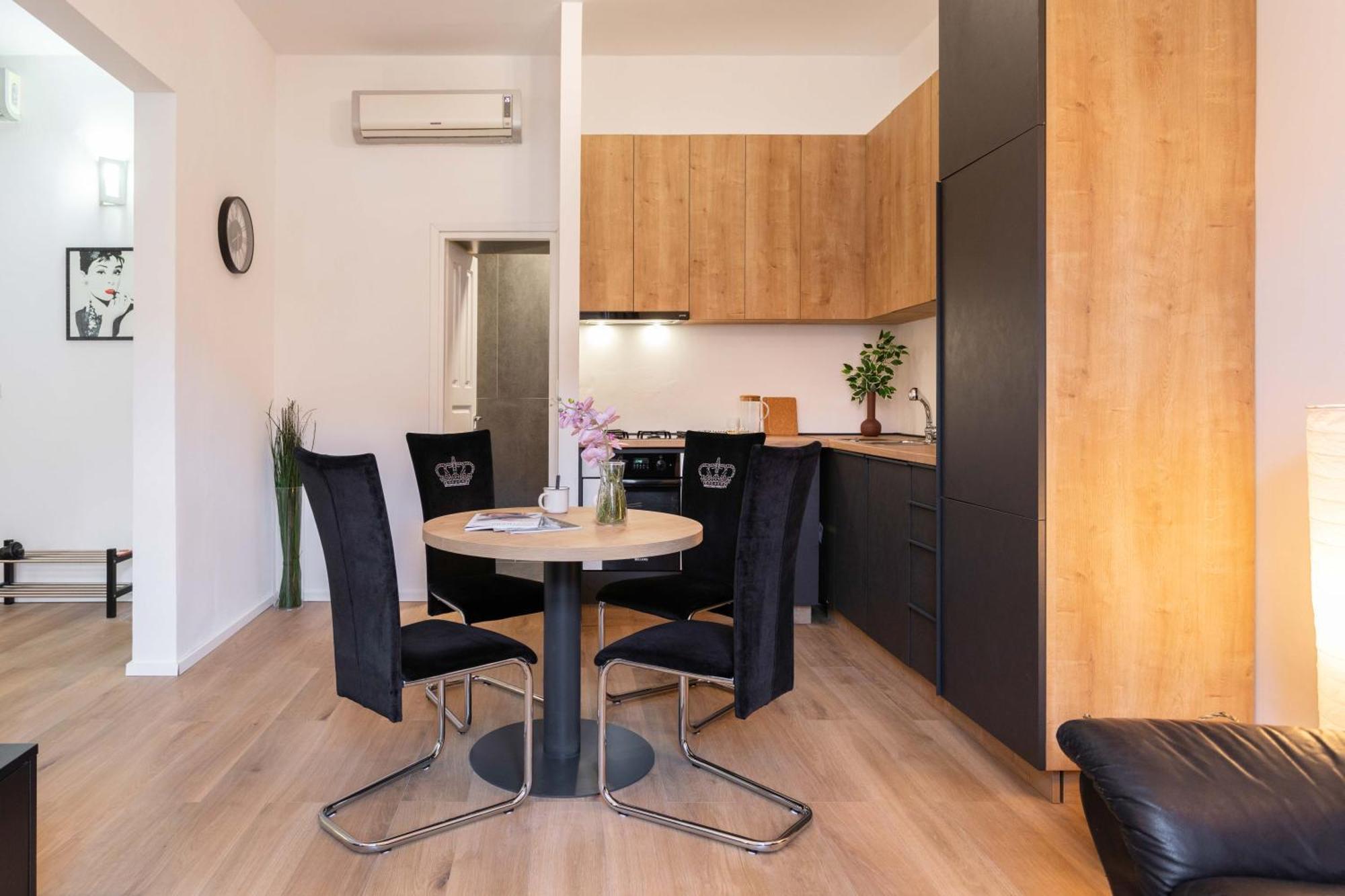 Design And Modern Apartments In Heart Of Загреб Экстерьер фото